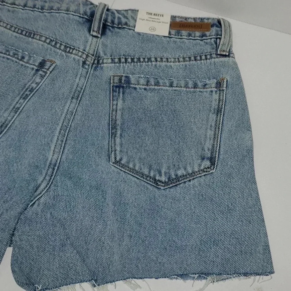 BLANK NYC Light Wash High Rise Ribcage Jean Shorts Size 26 NWT Cut Off - Picture 2 of 14